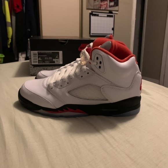 Jordan 5 “Fire Red” Silver Tongue - Picture 3 of 5